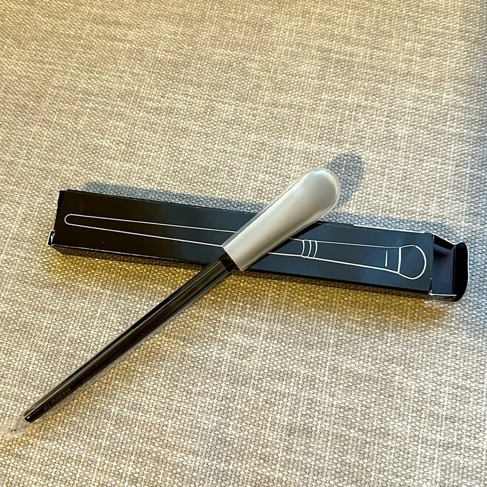 Laura Mercier All Over Eye Colour Brush